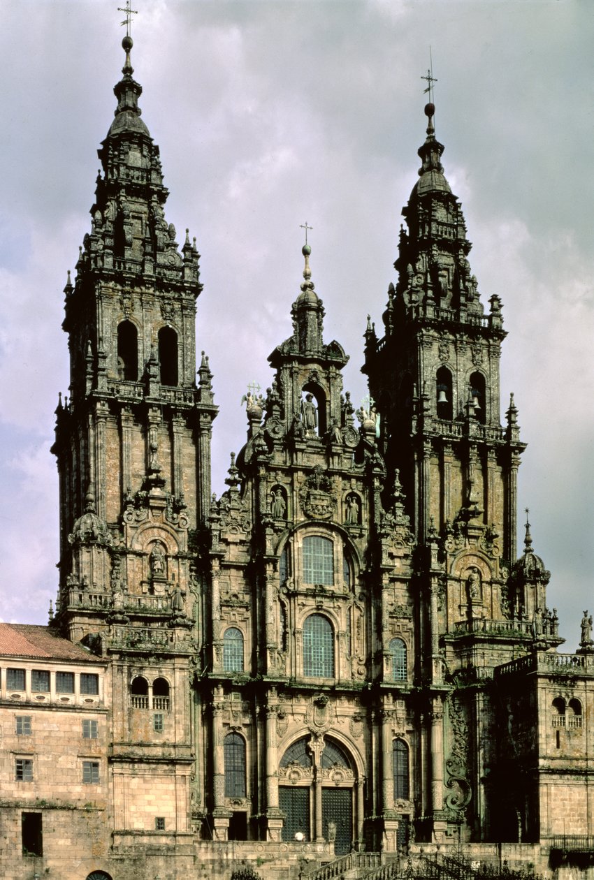 Utsikt over vestfronten (Fachada del Obradoiro) 1738-50 (for detaljer se 88958) av Fernando de Casas Novoa