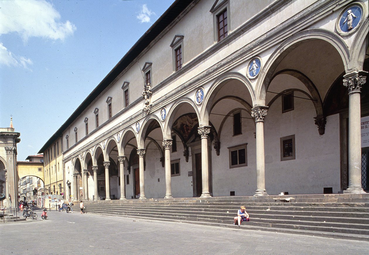 Loggia av Ospedale degli Innocenti, bygget ca. 1420 av Filippo Brunelleschi