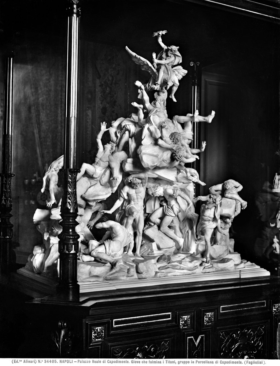 Jupiter slår ned titanene med lyn, ca. 1800-12 (porselen) av Filippo Tagliolini