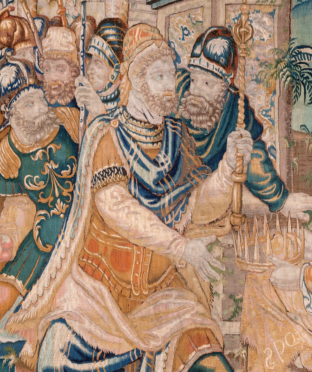 flamsk billedvev. Alexander blir tilbudt en krone (Alexander tilbys en krone). Atelier i Oudenaarde. 384x316 cm. Inv (83024)-5 / 00009. 1600-tallet. av Flemish School