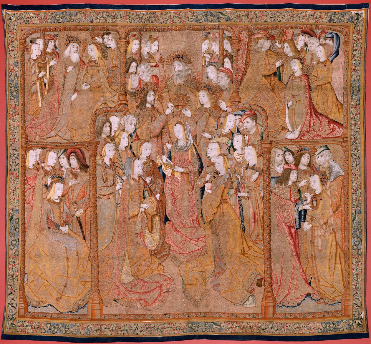 flamsk billedvev. Serien Vår Frue Andakt eller Gylne kluter. Jomfruens kroning (La Coronación de la Virgen). Fjerde billedvev i serien. Modelltegner fra kretsen til Colyn de Coter. Produksjon Pieter van Aelst, Brussel. Ca 1500-15 av Flemish School