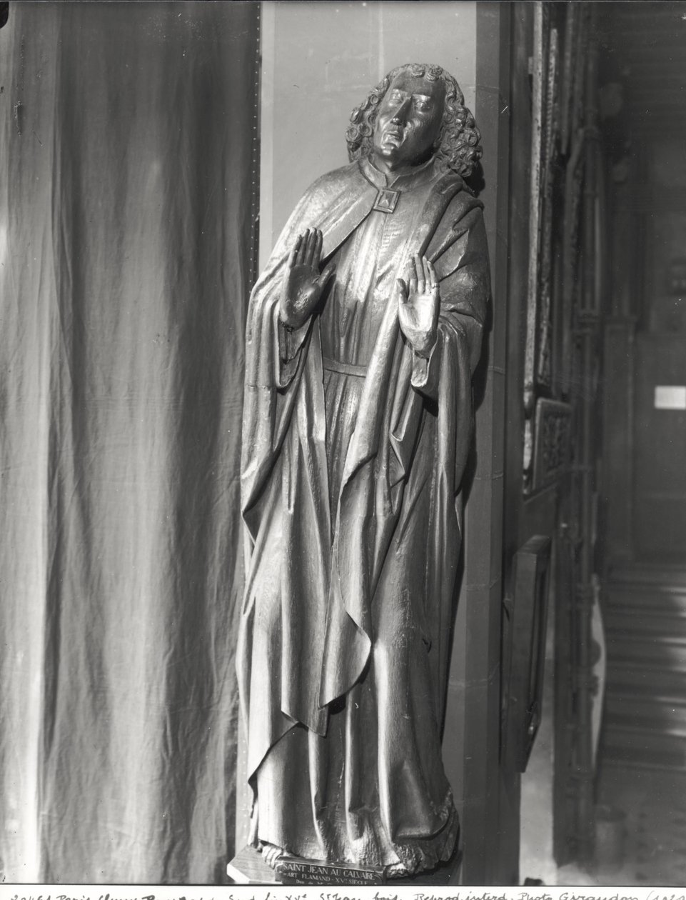 St. John på Golgata (tre) av Flemish School