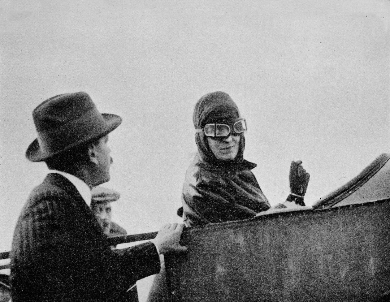 Frøken Trehawke-Davies i passasjersetet på et av hennes Bleriot-monofly, 1913 1934 av Flight Photo