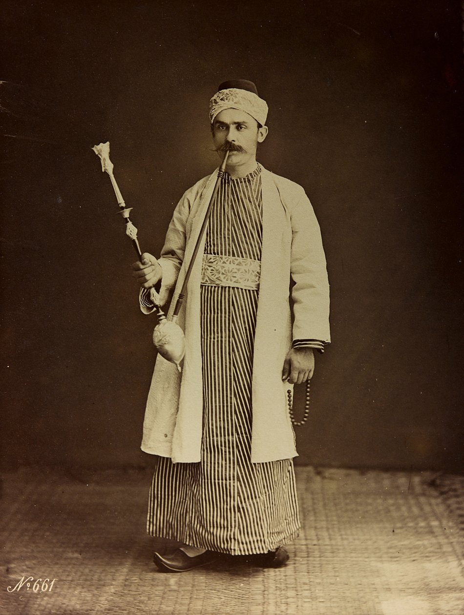 Album Damas et Baalbek : Portrett av en mann med vannpipe av Félix Bonfils