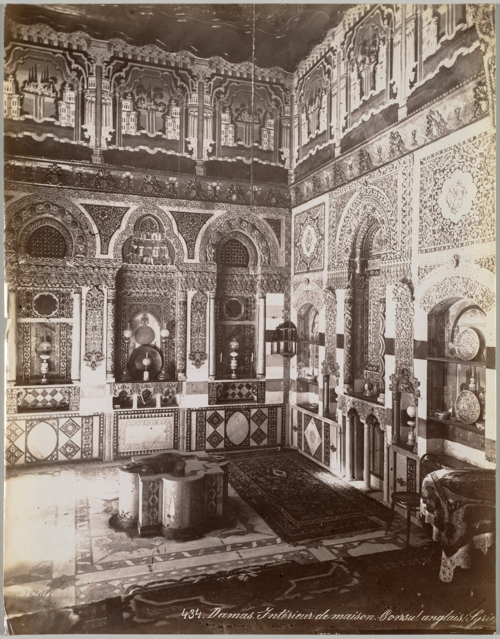 Damas. Intérieur de Maison. Consul Anglais (Syrie)   1312543   no       norwegian Successfully Translated  Original: Lezende vrouw met ontblote schouders Translat: Lezende vrouw met ontblote schouders 1383013 no norwegian Successfully Translated Original:  av Félix Bonfils