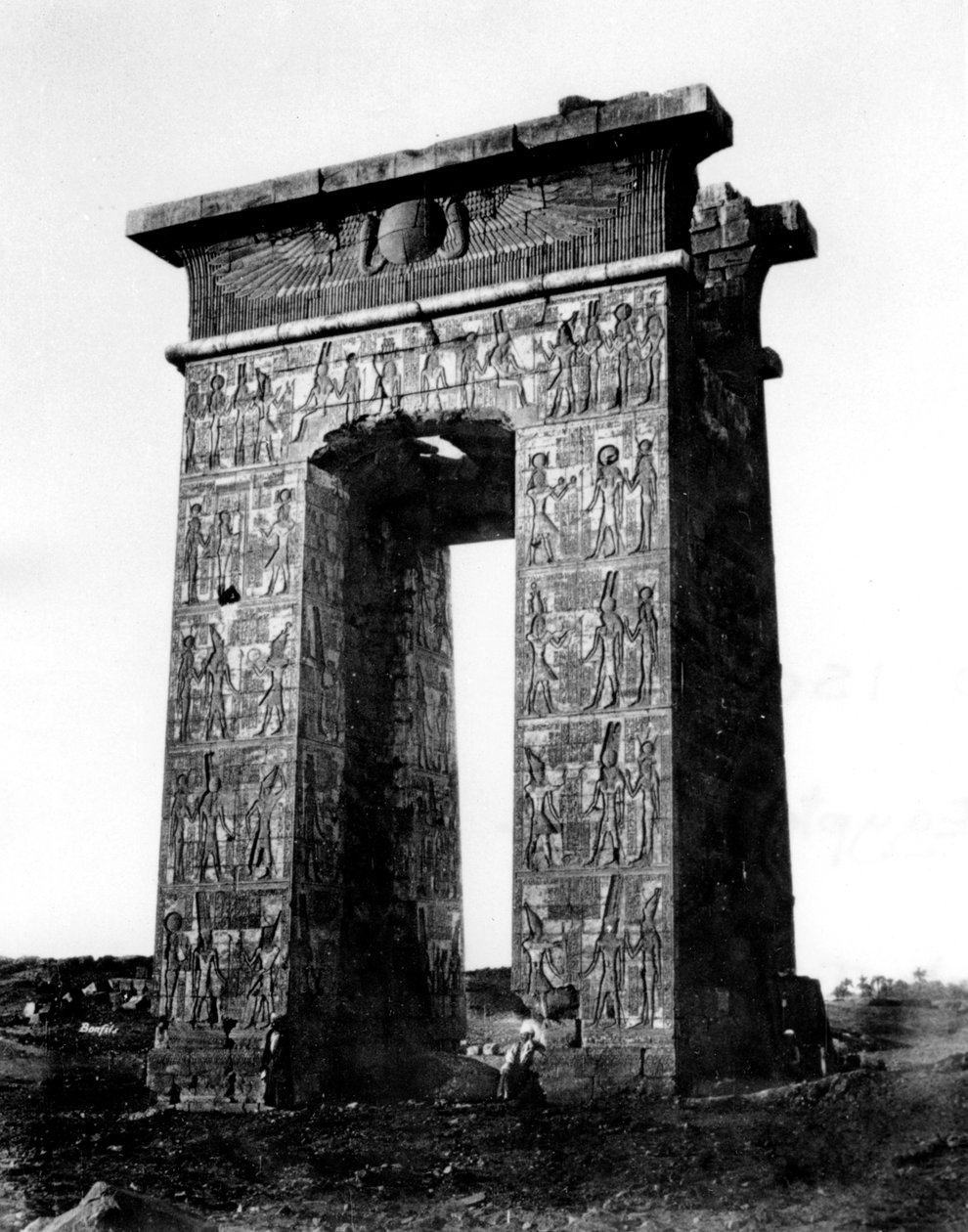 Port nord for Karnak, Nubia, Egypt, 1878 av Félix Bonfils