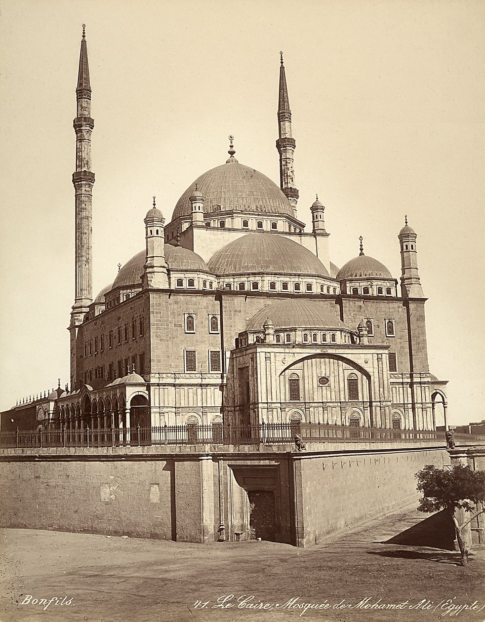 Moskeen til Muhammad Ali, kjent som Alabaster-moskeen, i Kairo, Egypt av Félix Bonfils