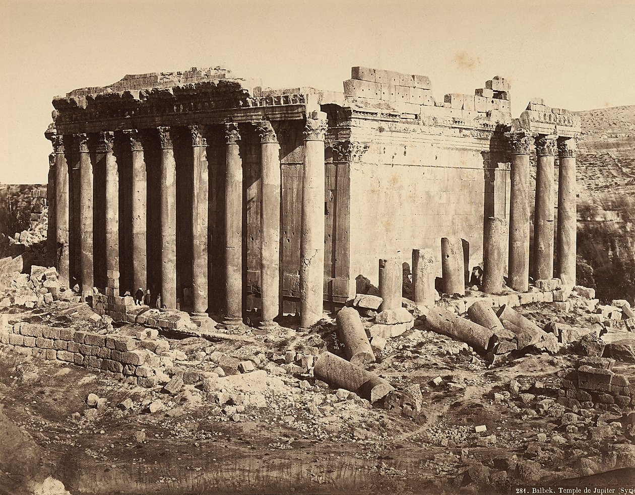 Bacchus-tempelet, i den arkeologiske sonen Heliopolis eller Baalbek, gammel syrisk by, nå Libanon av Félix Bonfils