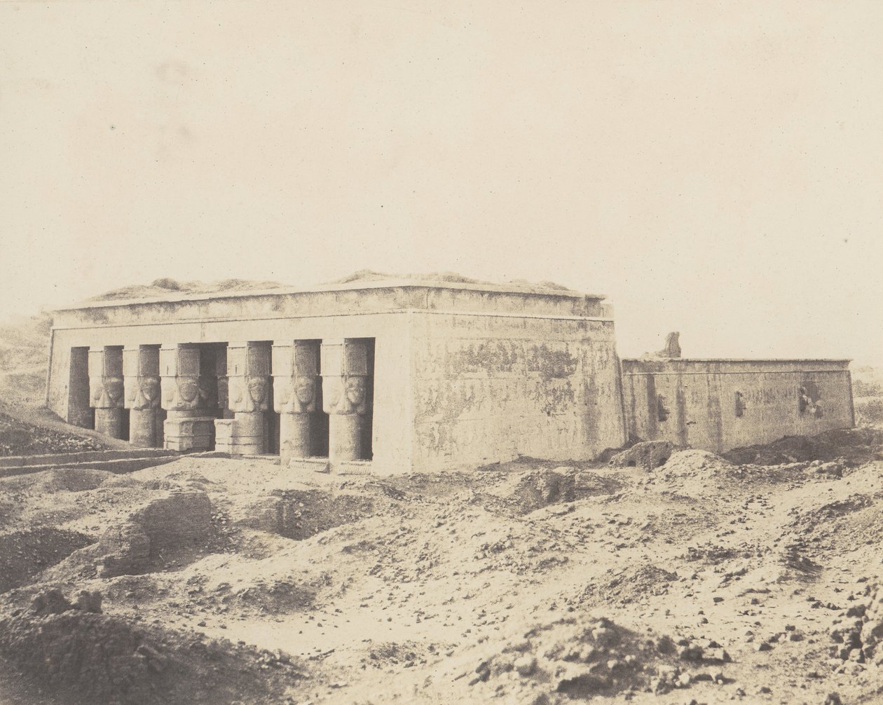 Dendera Tentyris, Temple of Athor - General View, 1851-52, trykt 1853-54. av Félix Teynard