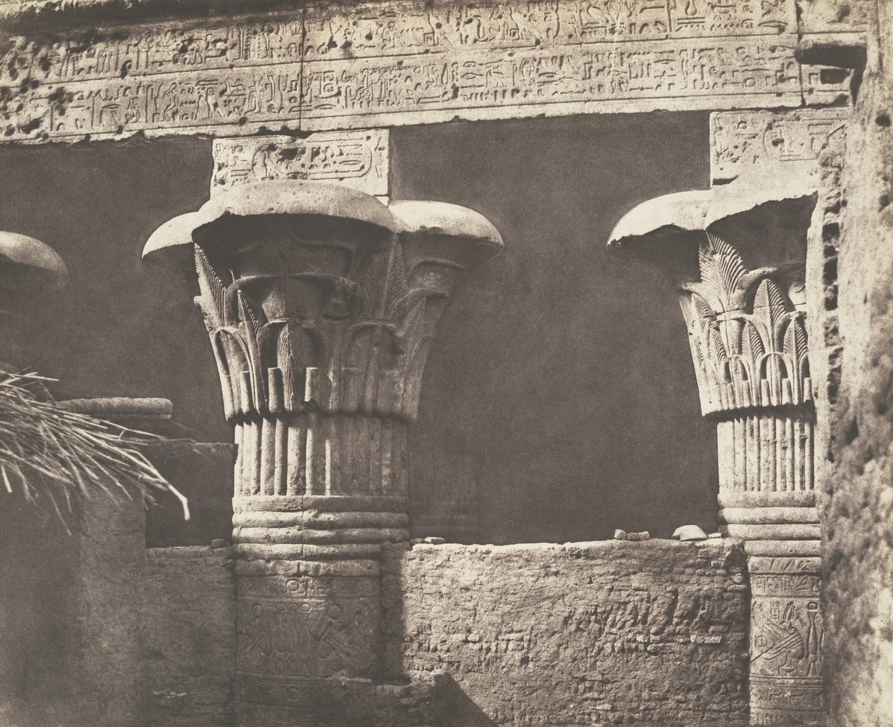 Esneh Latopolis, Sandy Construction - Architrave, Shafts and Capitals, 1851-52. av Félix Teynard