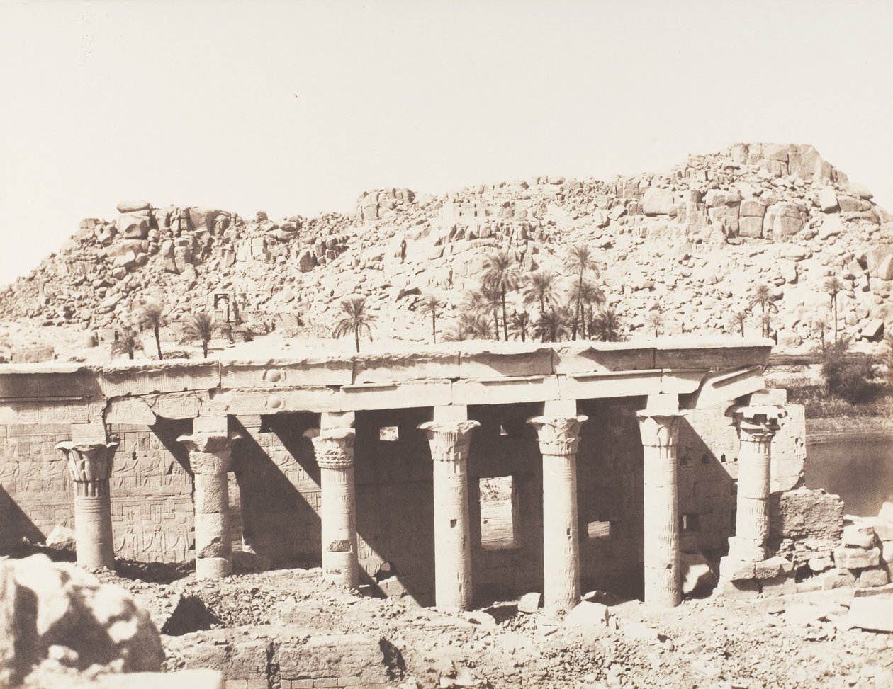 Island of Fileh Philæ, Western Colonnade - Ruiner sett fra punkt L, 1851-52, trykt 1853-54. av Félix Teynard