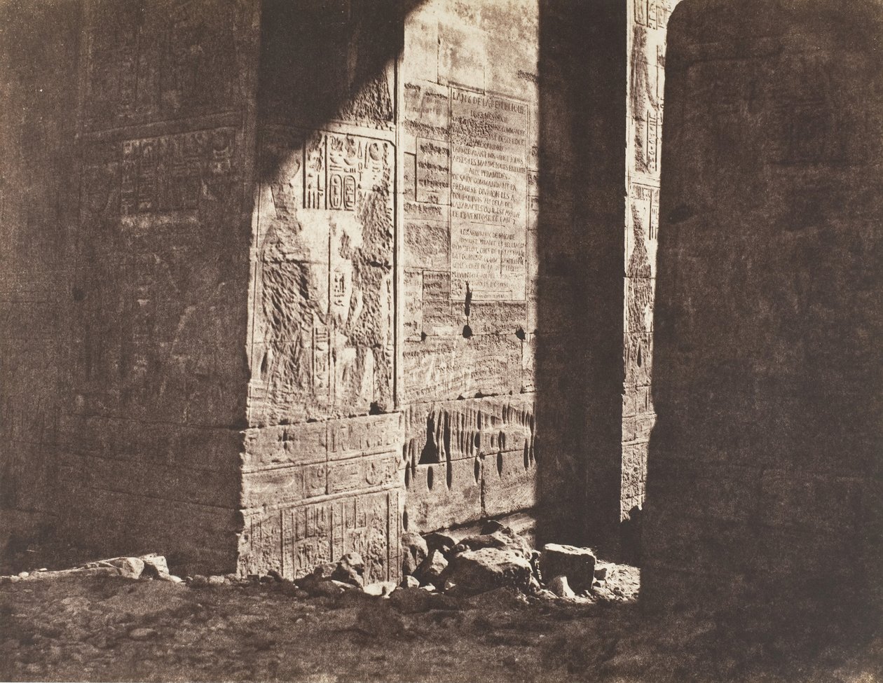 Island of Fileh Philæ, First Pylon, fransk inskripsjon gravert på Ori..., 1851-52. av Félix Teynard