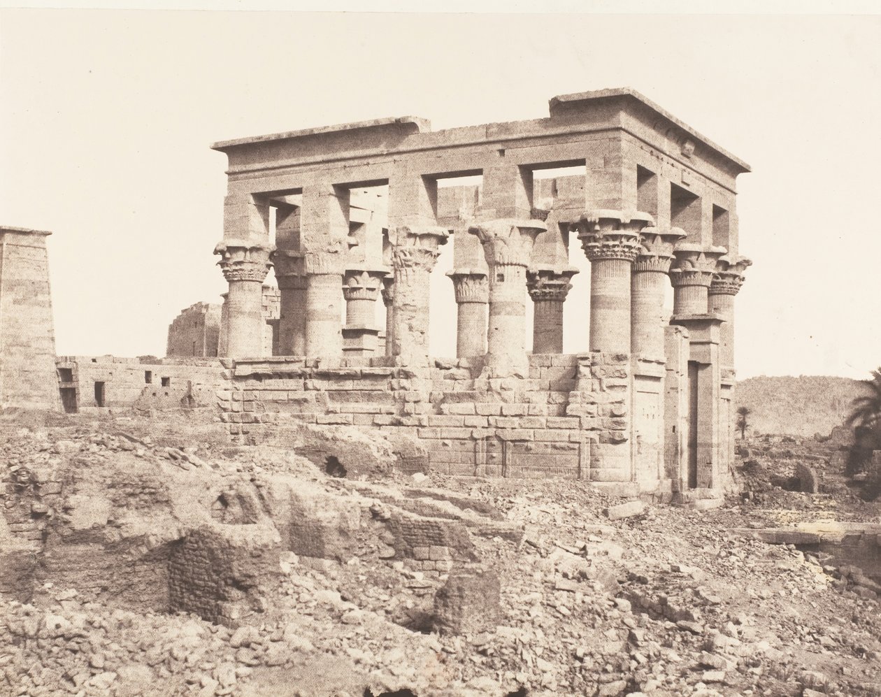 Fileh Philae Island, East Block - sett fra siden fra punkt D, 1851-52, trykt 1853-54. av Félix Teynard
