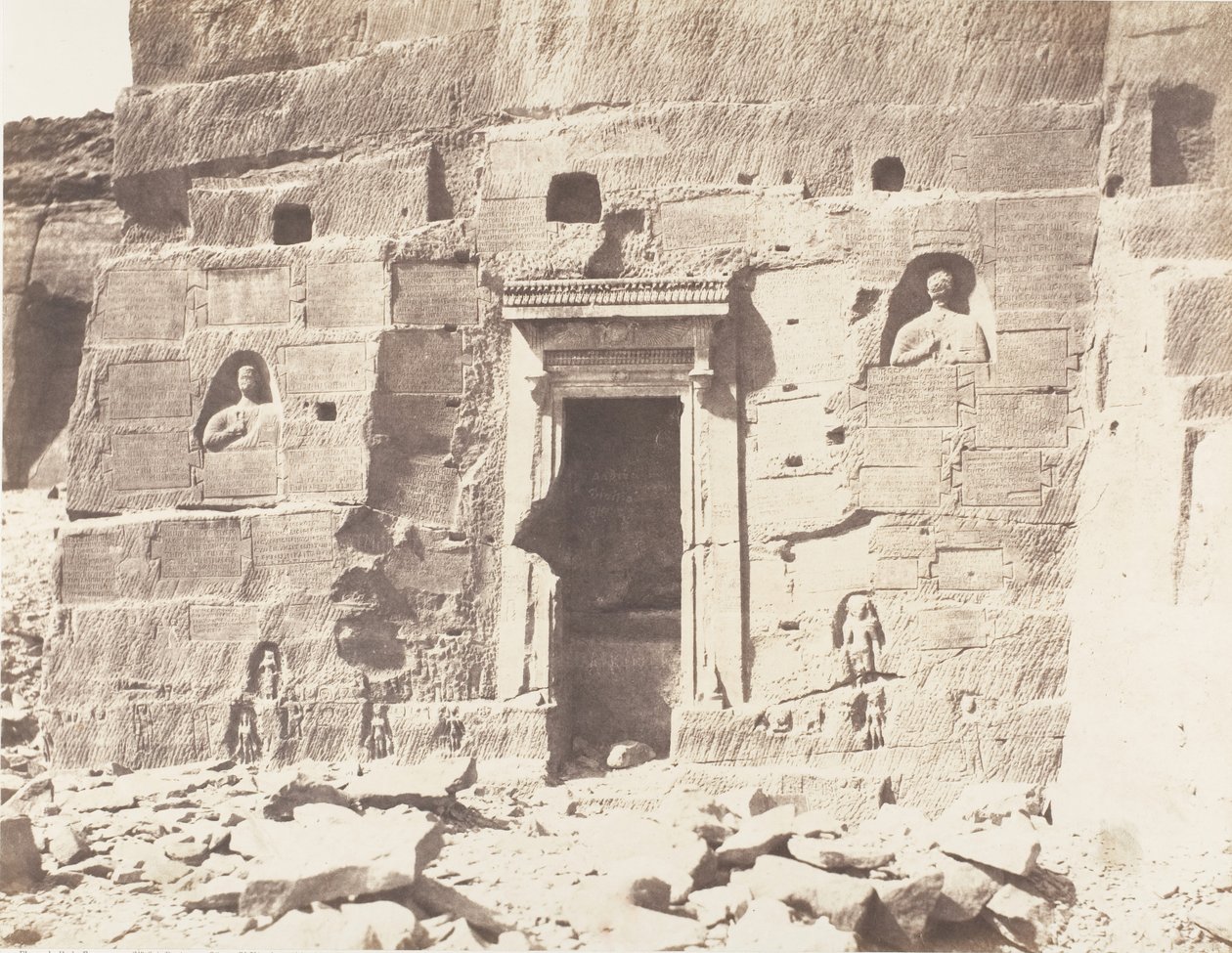 Kardâcy, helligdom, nisjer og inskripsjoner skåret i steinbruddene, 1851-52, trykt 1853-54. av Félix Teynard
