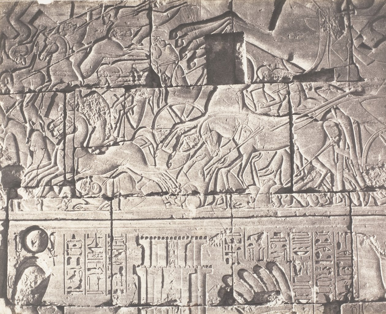 Karnak Theben, Palace Enclosure - Detaljer om skulpturer ved punkt O, 1851-52, trykt 1853-54. av Félix Teynard