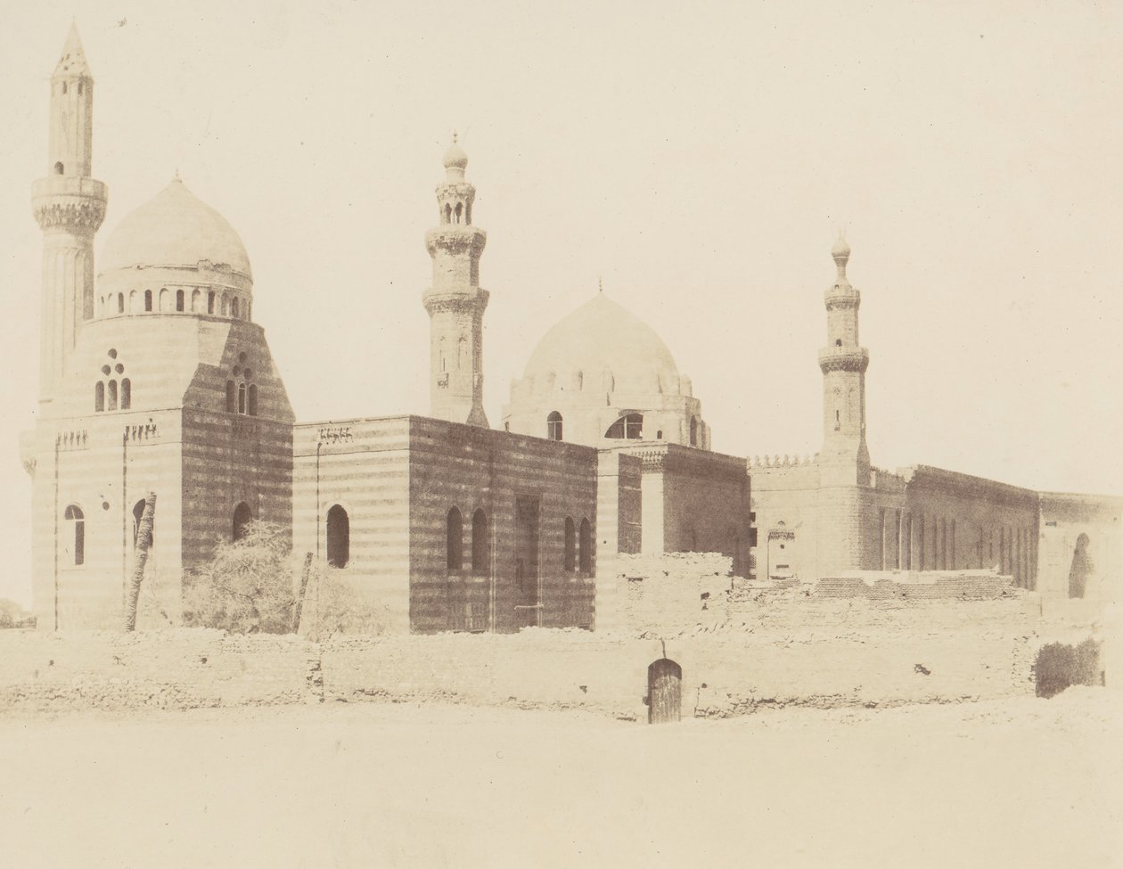 Le Kaire, moskeene i Iscander-Pasha og Sultan Haçan, 1851-52, trykt 1853-54. av Félix Teynard