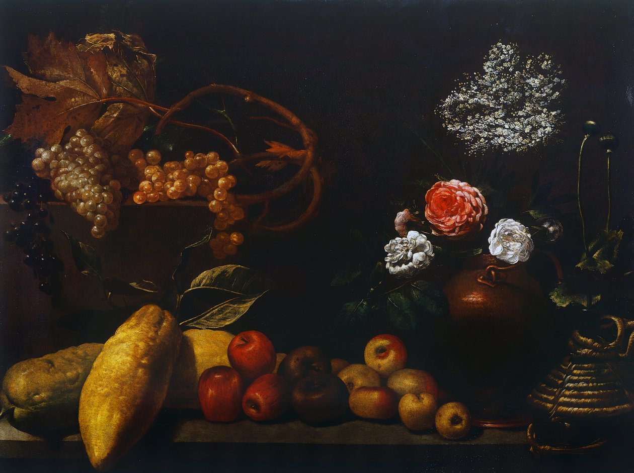 Stilleben med kanne av kobber, roser, druer, hylleblomster, sitrus og epler, av ukjent kunstner fra Firenze, Italia av Florentine School