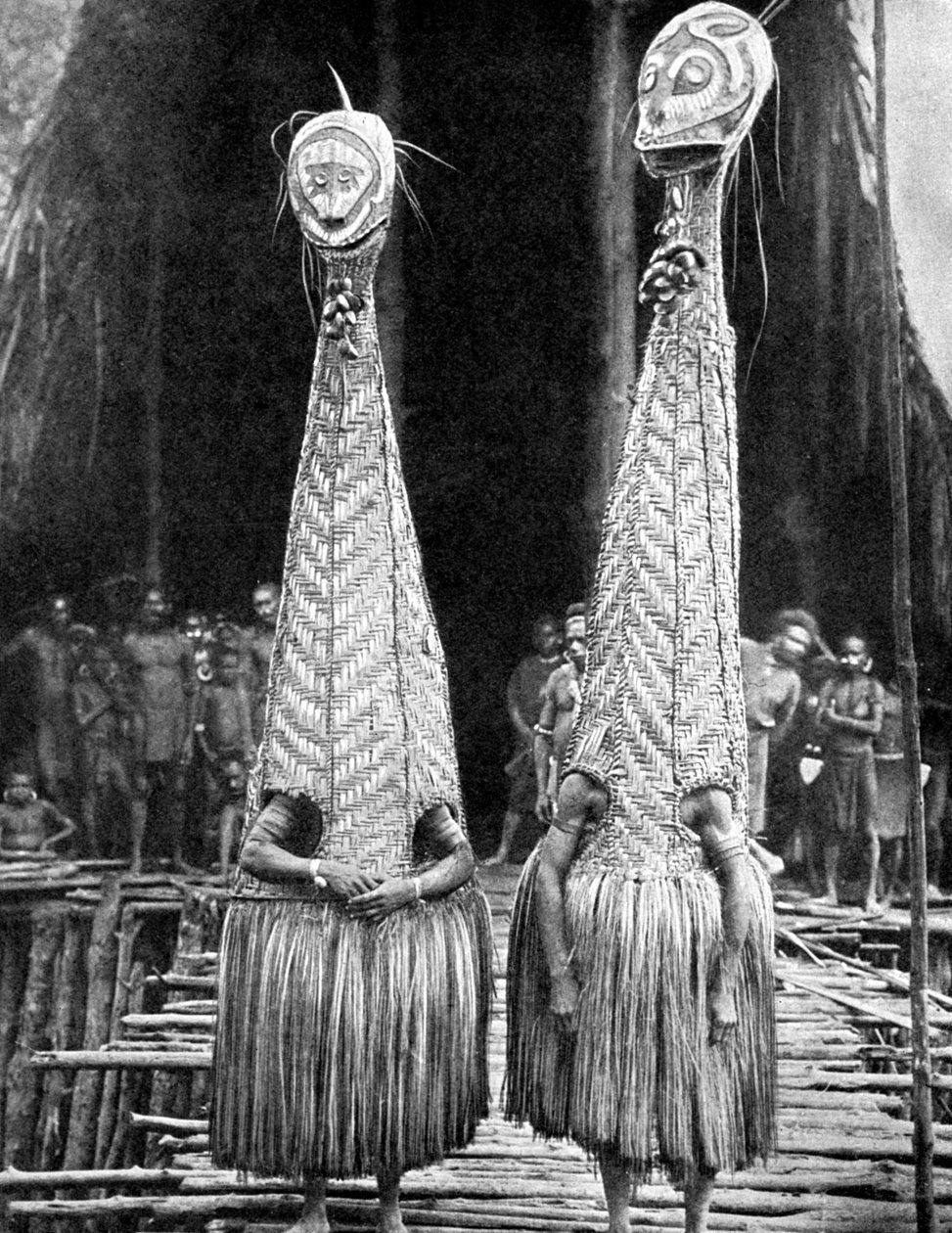 Goblinmasker og visirer båret som skjønnhetshjelpemidler, Papua, New Guinea, 1936. av Fox Photos