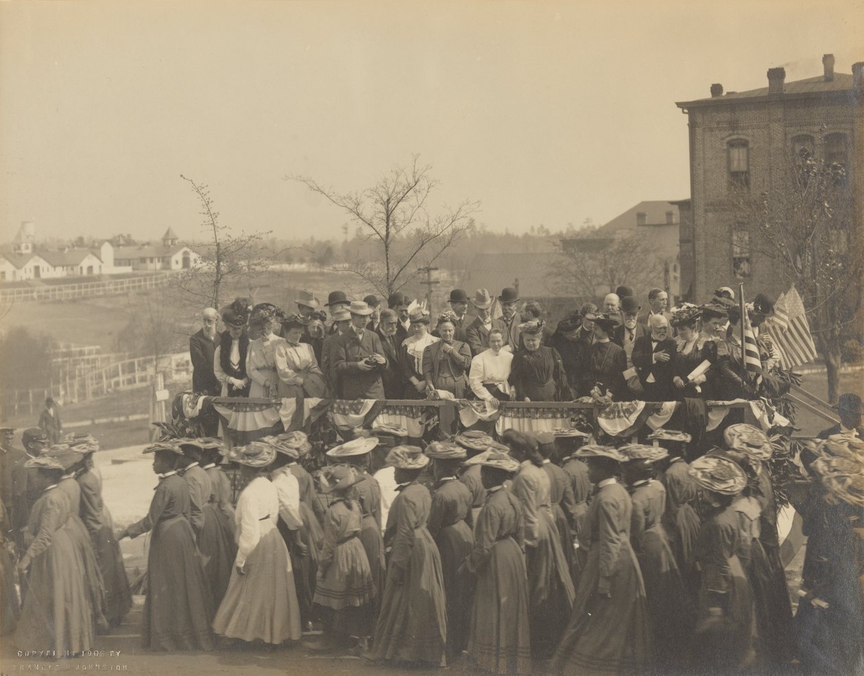 Fotografi av 25-årsjubileet for grunnleggelsen av Tuskegee Institute, 1906. av Frances Benjamin Johnston
