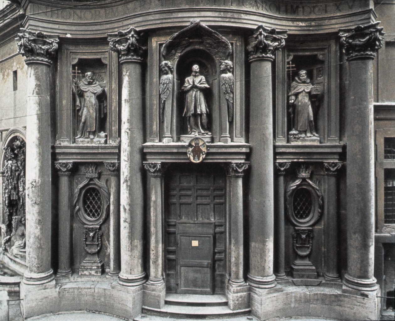 Nedre halvdel av fasaden, 1637-41 av Francesco Borromini