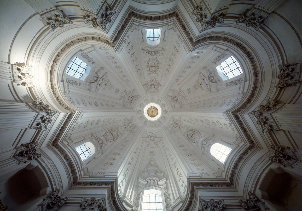 Innvendig utsikt over kuppelen til kirken St Ivo alla sapienza av Francesco Borromini