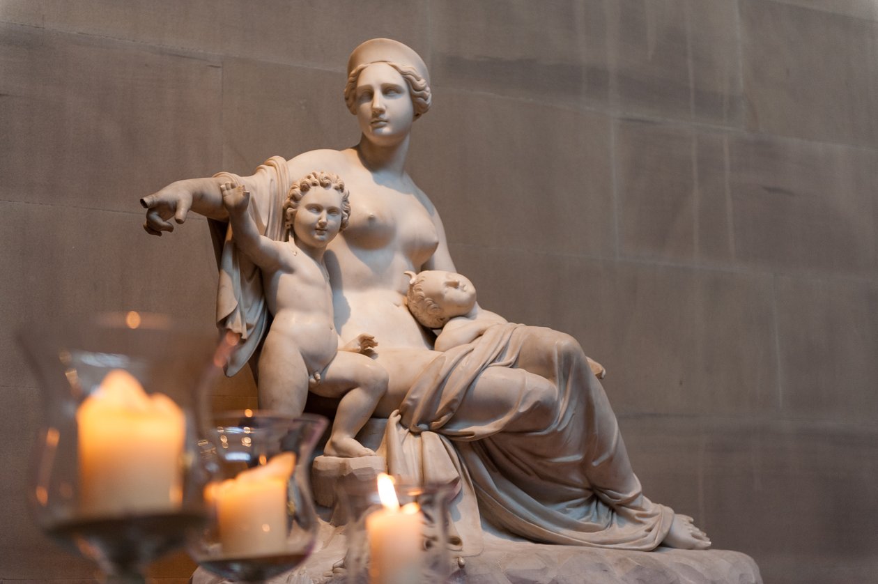 Latona med Apollo og Artemis (marmor) av Francesco Pozzi