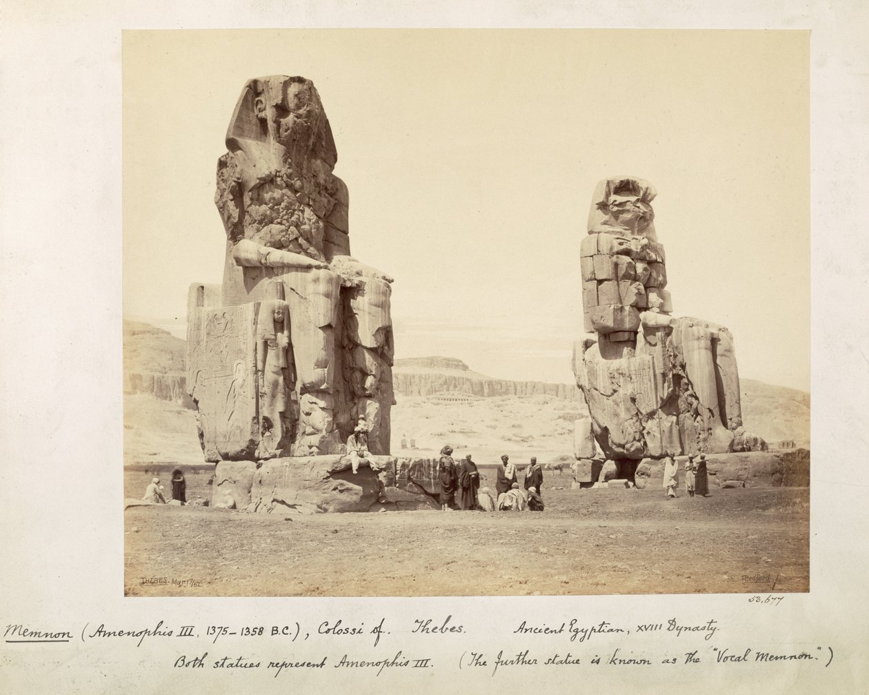 The Colossi of Memnon, statuer av Amenhotep III, XVIII-dynastiet, ca. 1375-1358 f.Kr., Theben, 1862 (sepia-bilde) av Francis Bedford