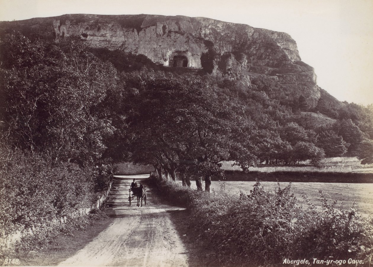 Abergele, Tan-yr-ogo-hulen, 1870-tallet. av Francis Bedford