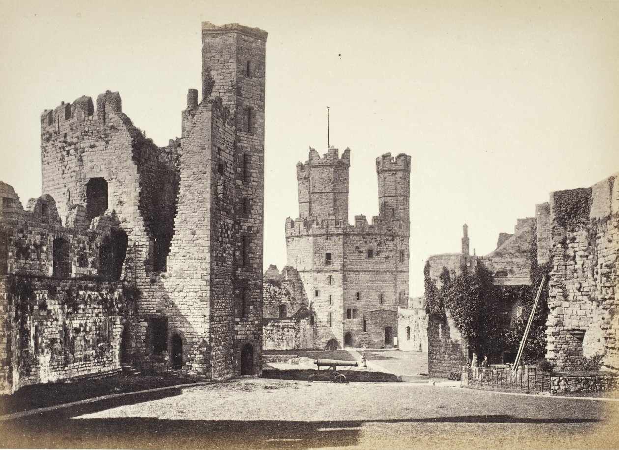 Carnarvon Castle, interiør, utsikt mot Eagle Tower av Francis Bedford