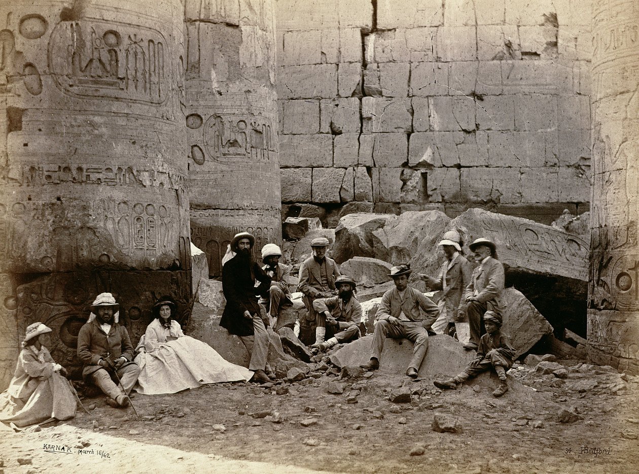 Gruppefotografi i Hall of Columns, Karnak, Theben, 1862 av Francis Bedford
