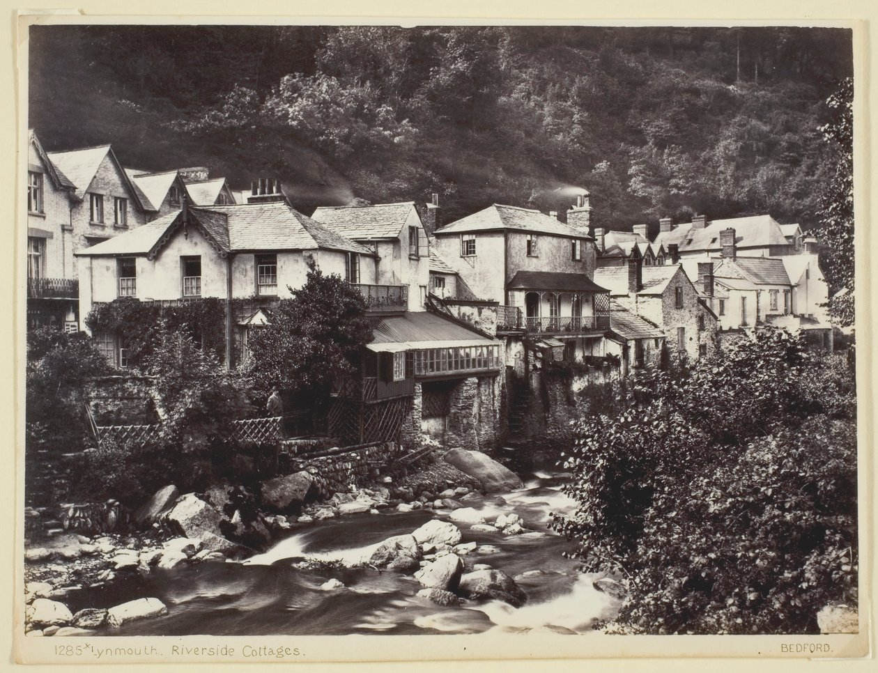 Lynmouth, Riverside Cottages, 186094. av Francis Bedford