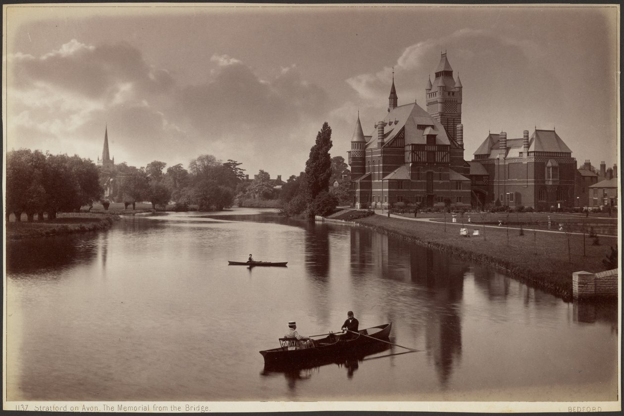 Stratford upon Avon. Minnesmerket sett fra broen av Francis Bedford