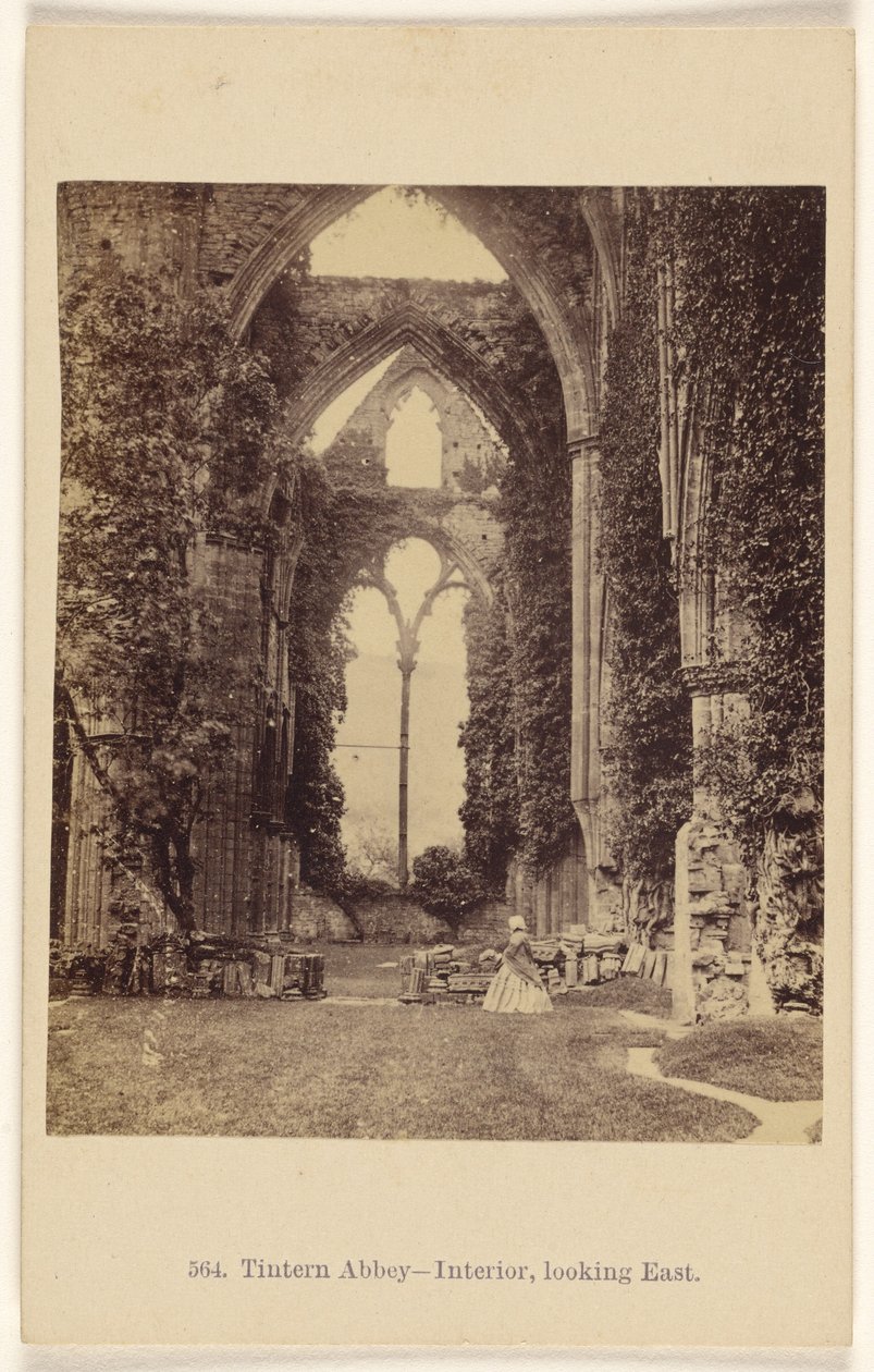 Tintern Abbey - interiør, sett mot øst av Francis Bedford