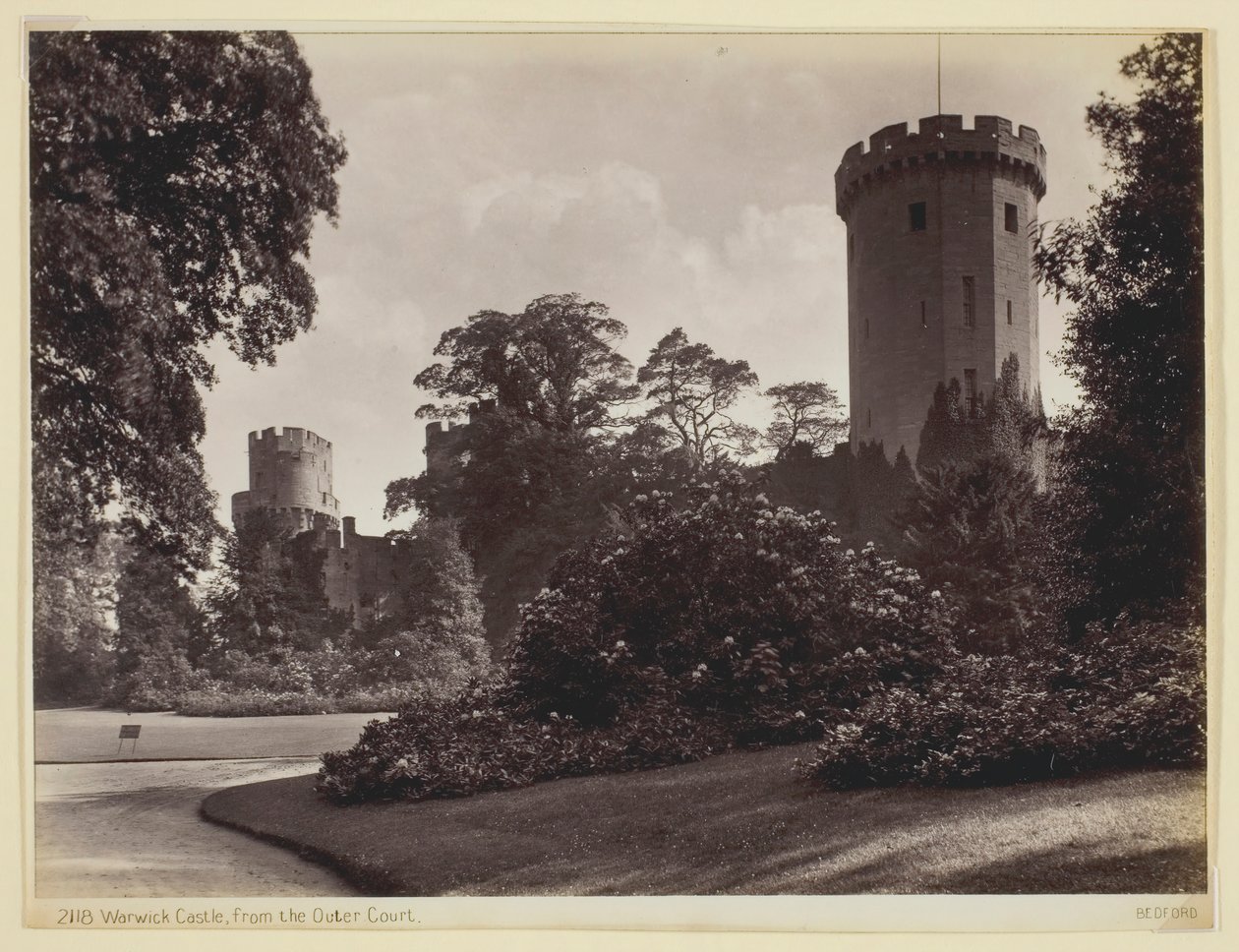 Warwick Castle, fra den ytre domstolen, 186094. av Francis Bedford