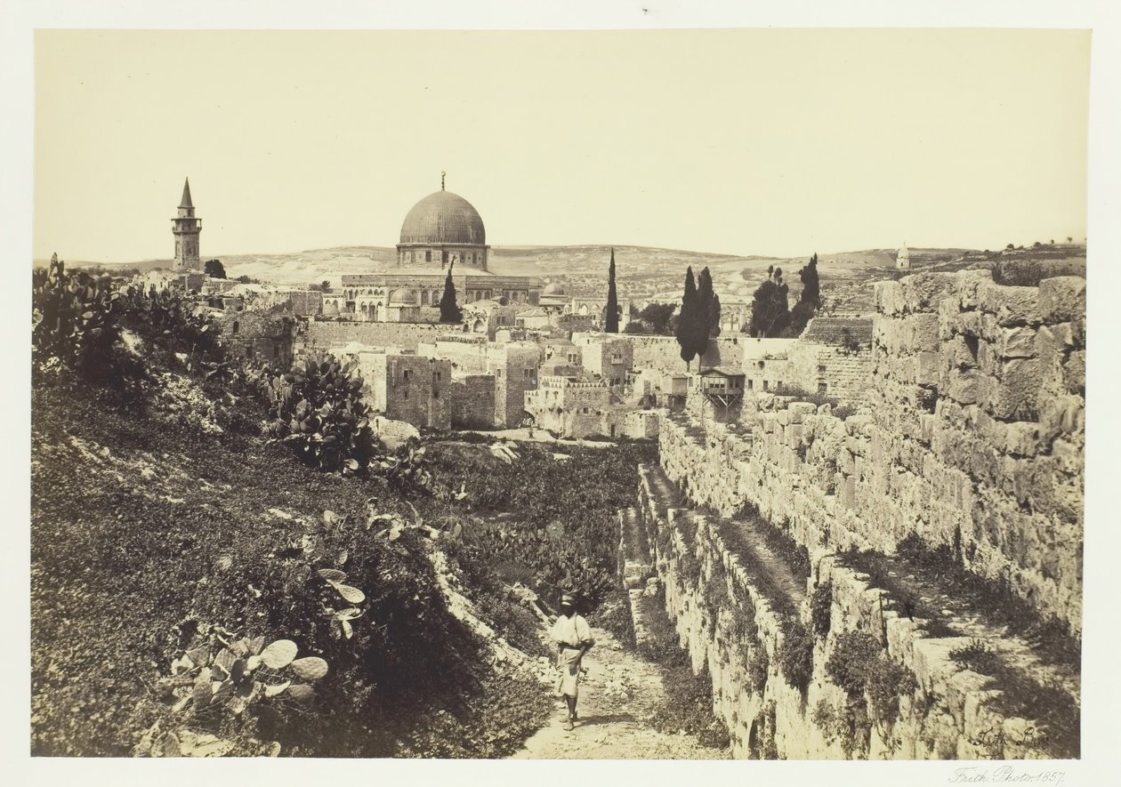 Bymuren og moskeen i Omar, Jerusalem, 1857. av Francis Frith