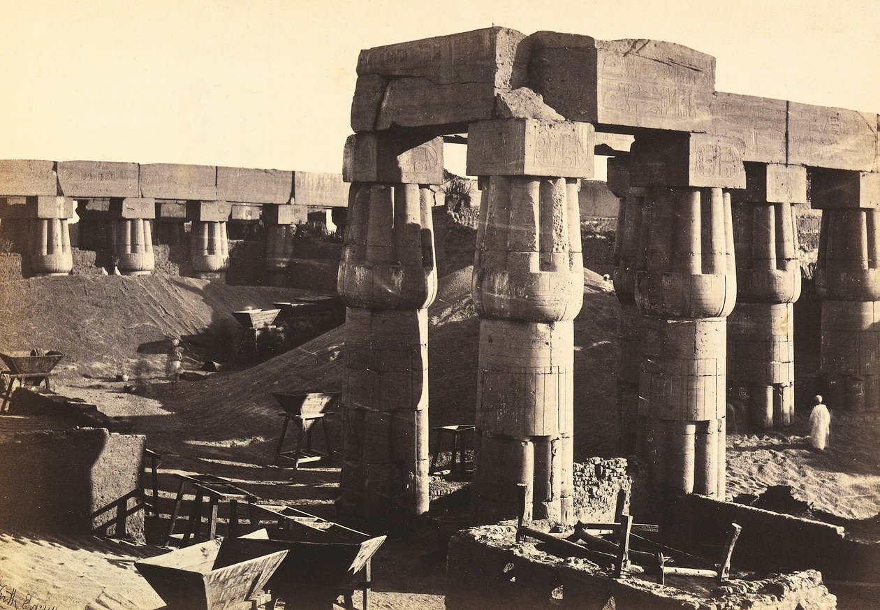 "Egypt og Palestina": søylegang på gårdsplassen til festivalen til Amenhotep III i tempelet til Luxor (El-Uqsor), Egypt av Francis Frith