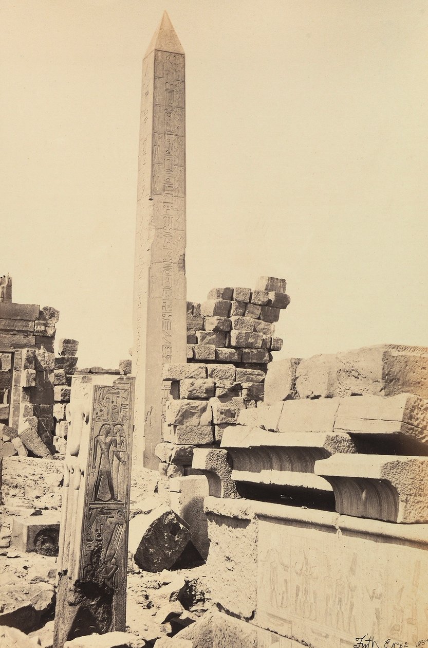 "Egypt og Palestina": granittobelisk bygget av farao Tuthmosis I og dronningen Hatshepsut i det store tempelet til Amun-Ra, Karnak, Egypt av Francis Frith