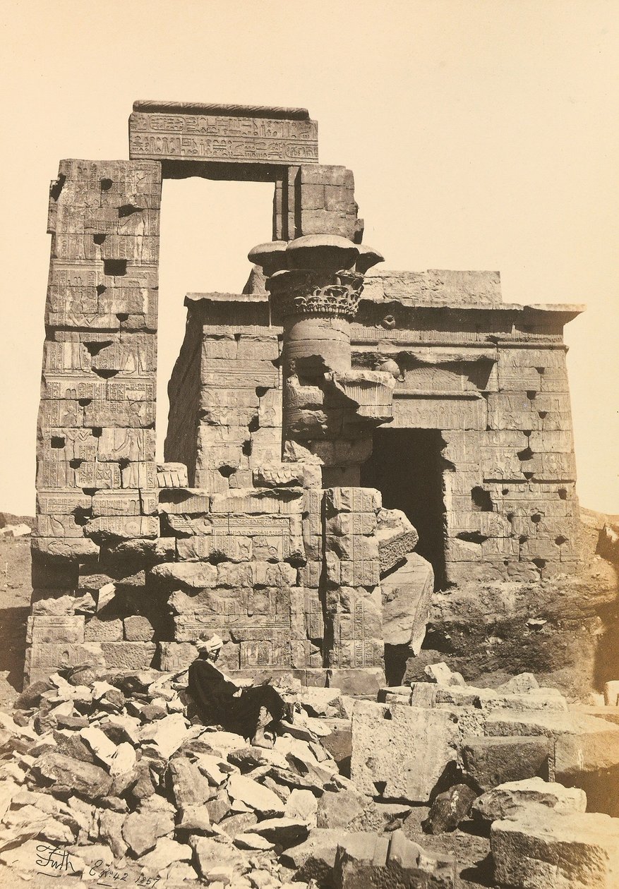 "Egypt og Palestina": ruinene av byen Hermonthis med tempelet til Kleopatra ved Erment, nær Theben, Øvre Egypt av Francis Frith