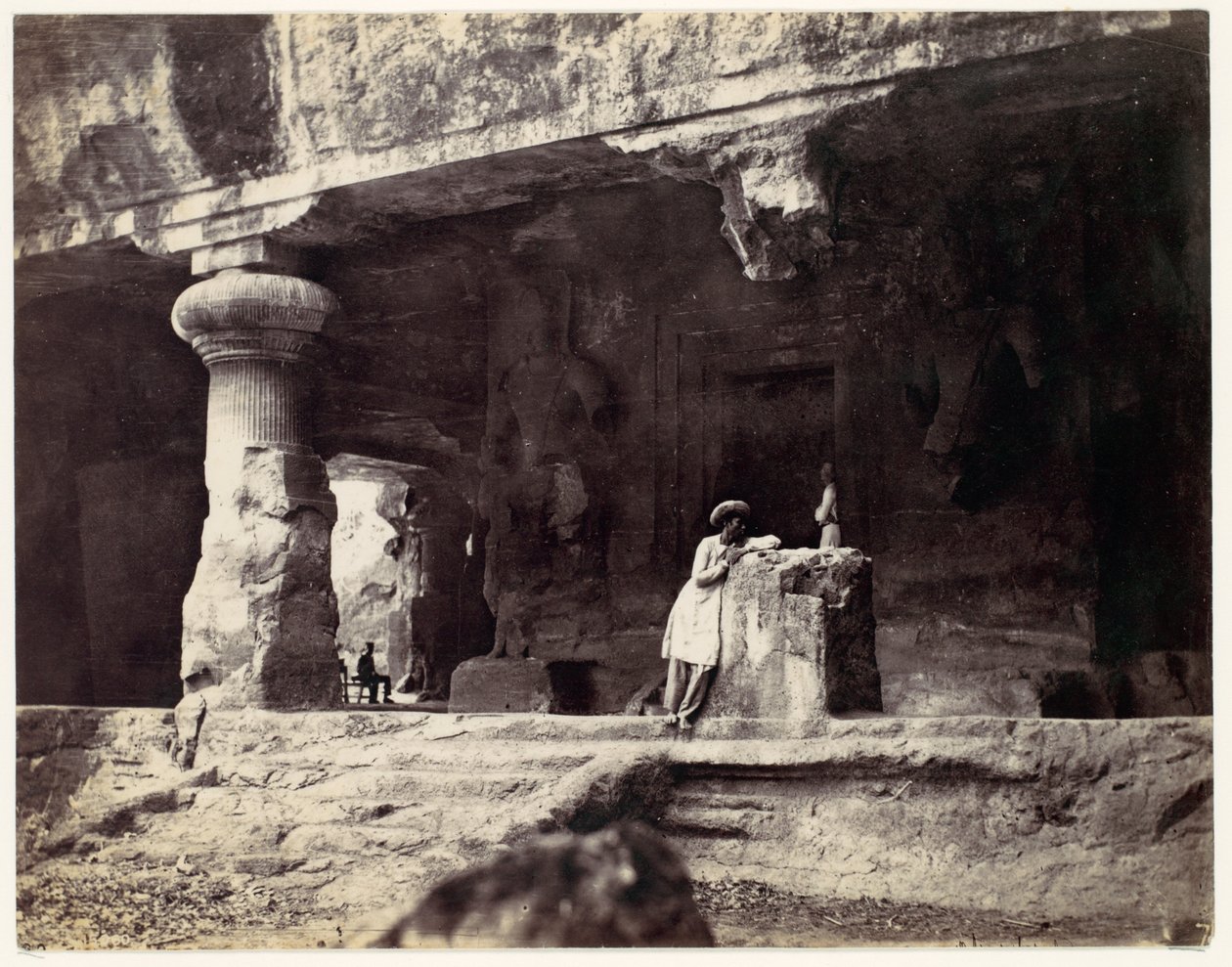 Elephanta fra Water Cave, Coombe Martin Bay, Watermouth av Francis Frith
