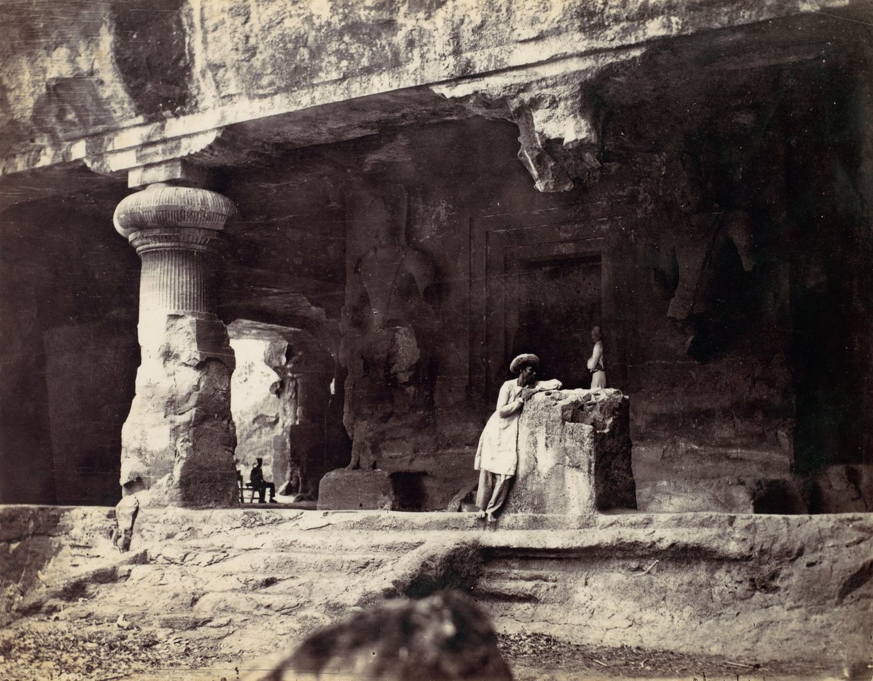 Elephanta fra Water Cave, Combe Martin Bay, Watermouth, 1870-tallet. av Francis Frith
