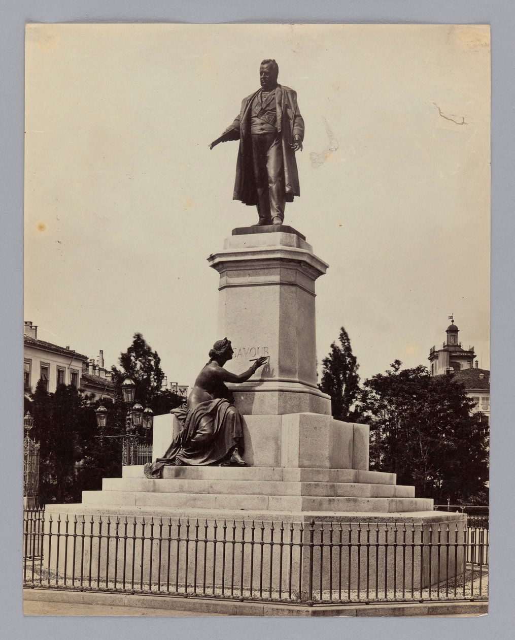 Milano. Antonio Tantardini (1829-1879) og Odoardo Tabacchi (1831-1905), monument over Camillo Benso, greve av Cavour, italiensk politiker og forretningsmann av Francis Frith