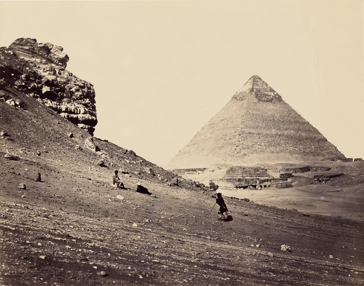 Den andre pyramiden sett fra sørøst av Francis Frith
