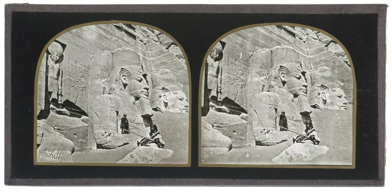 Utsikt over fasaden til det store klippetempelet i Abu Simbel i Nubia av Francis Frith