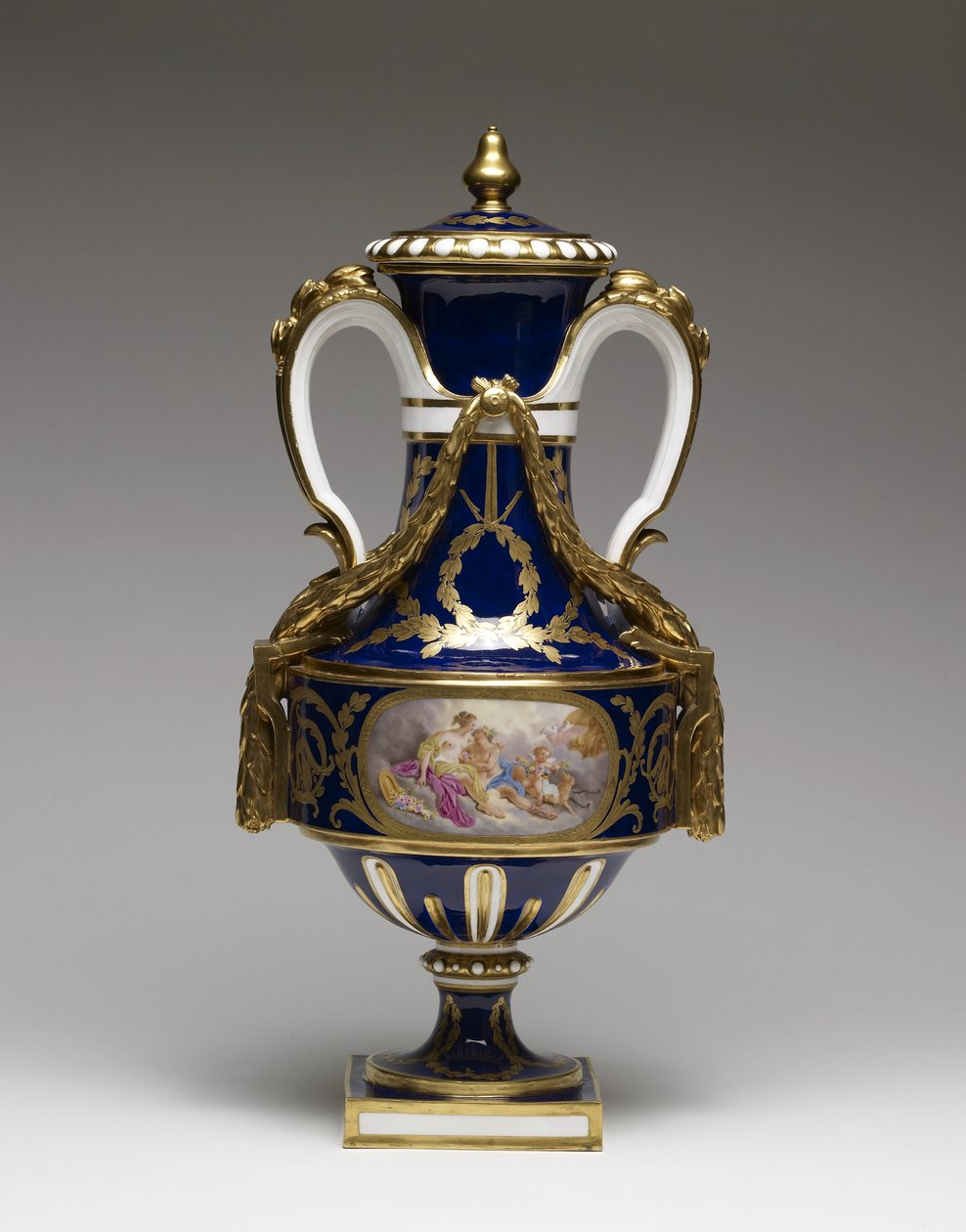 Vase, ca. 1780 (mykpasta porselen med maling og forgylt) av François Boucher