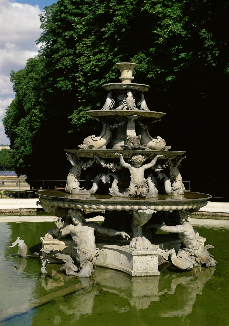Pyramidefontene av Francois Girardon
