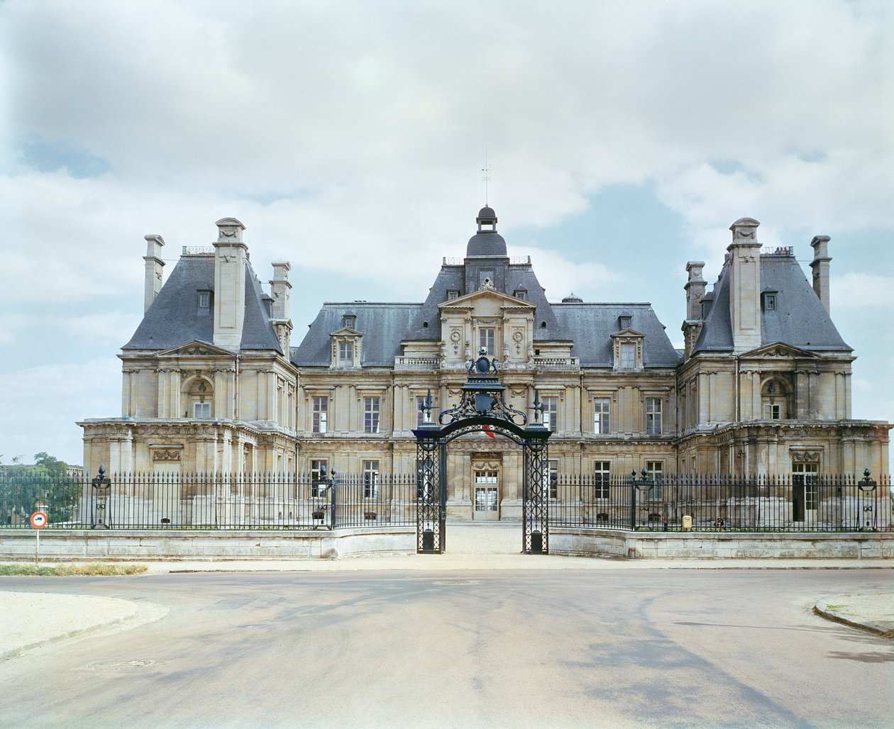 Utsikt over vestfasaden til Chateau de Maisons-Laffitte, bygget 1642-51 av Francois Mansart