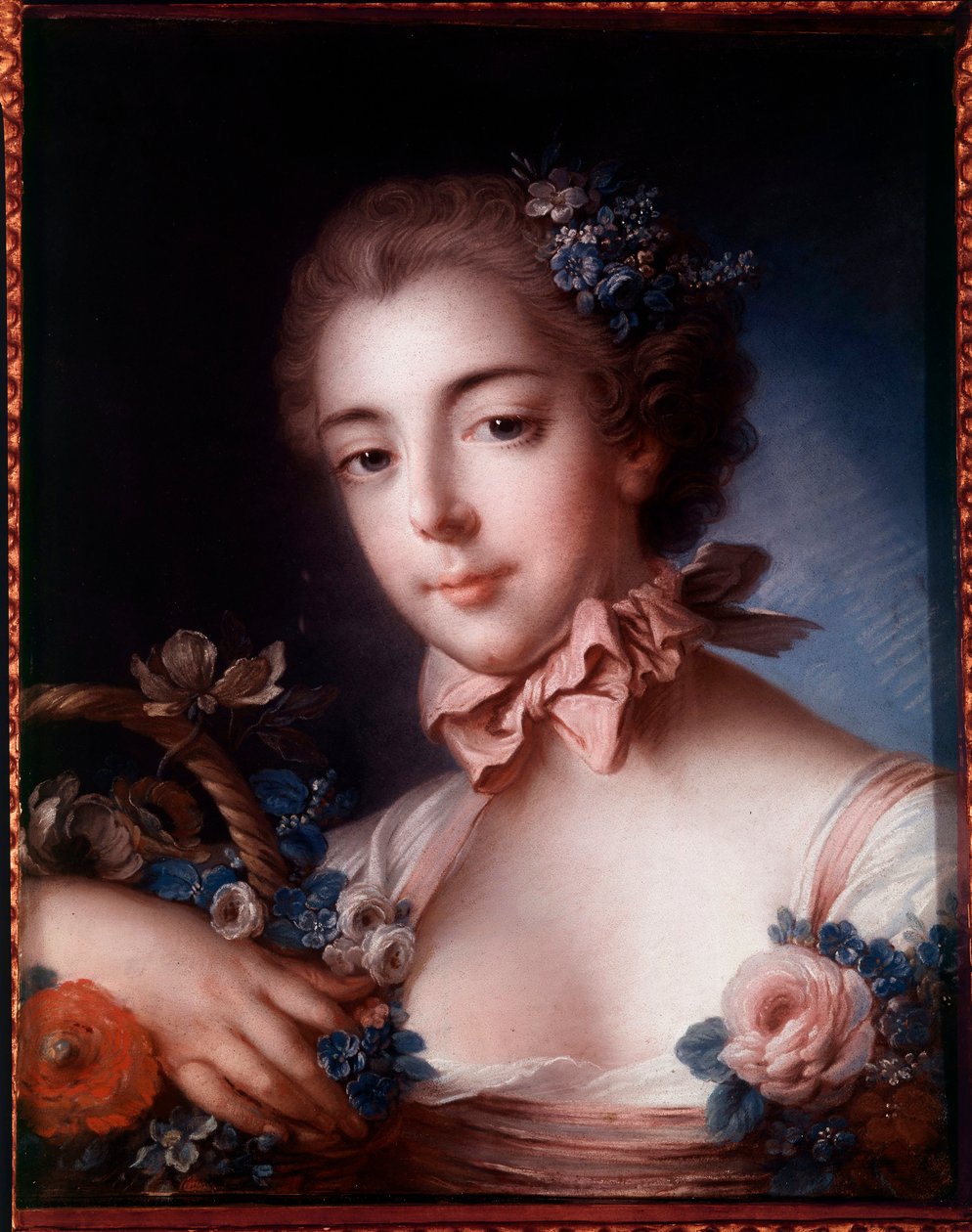Portrett av en ung kvinne som lener seg på en kurv med blomster. Pastellmaleri av Francois Boucher (1703-1770) av François Boucher