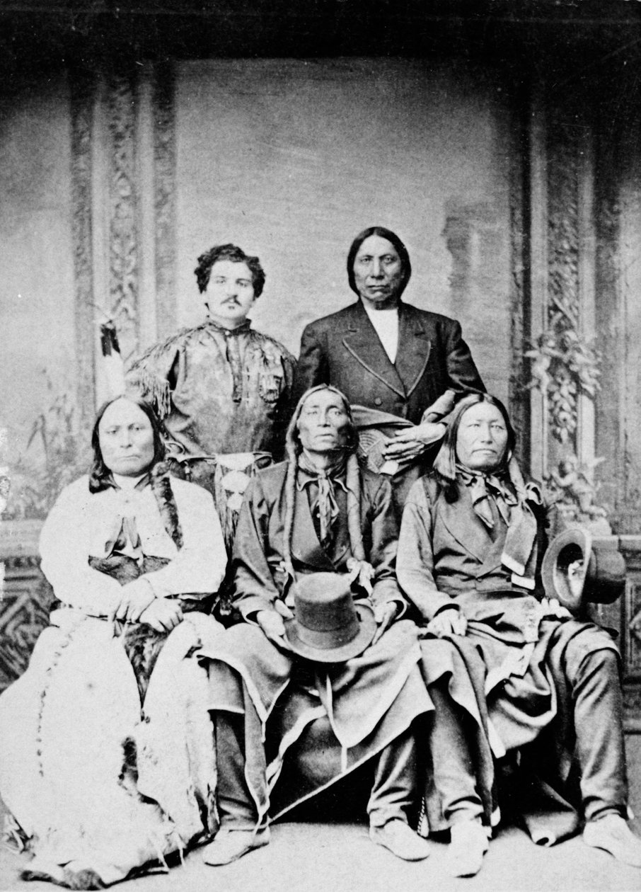 Gruppeportrett av Sitting Bull, Swift Bear, Spotted Tail, Julius Meyer og Red Cloud, 1875 av Frank F. Currier