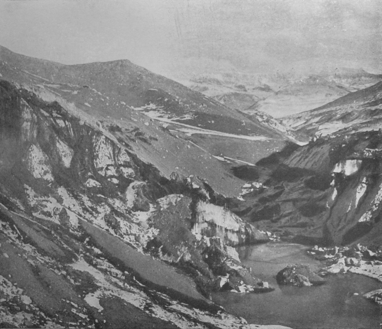 En bratt kløft skåret av Alph River gjennom Koettlitz-breen, c1911, 1913 av Frank Debenham