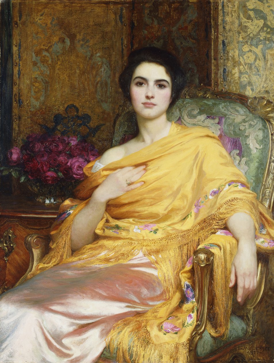 Portrett av Elsa, datter av William Hall, trekvart lengde, sittende iført en rosa kjole og gul omslag, 1927 av Frank Dicksee